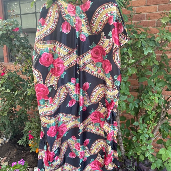 Featherbed • Vtg • 1960’s • Floral • Satin • Black/Red • Large •Kaftan Nightgown